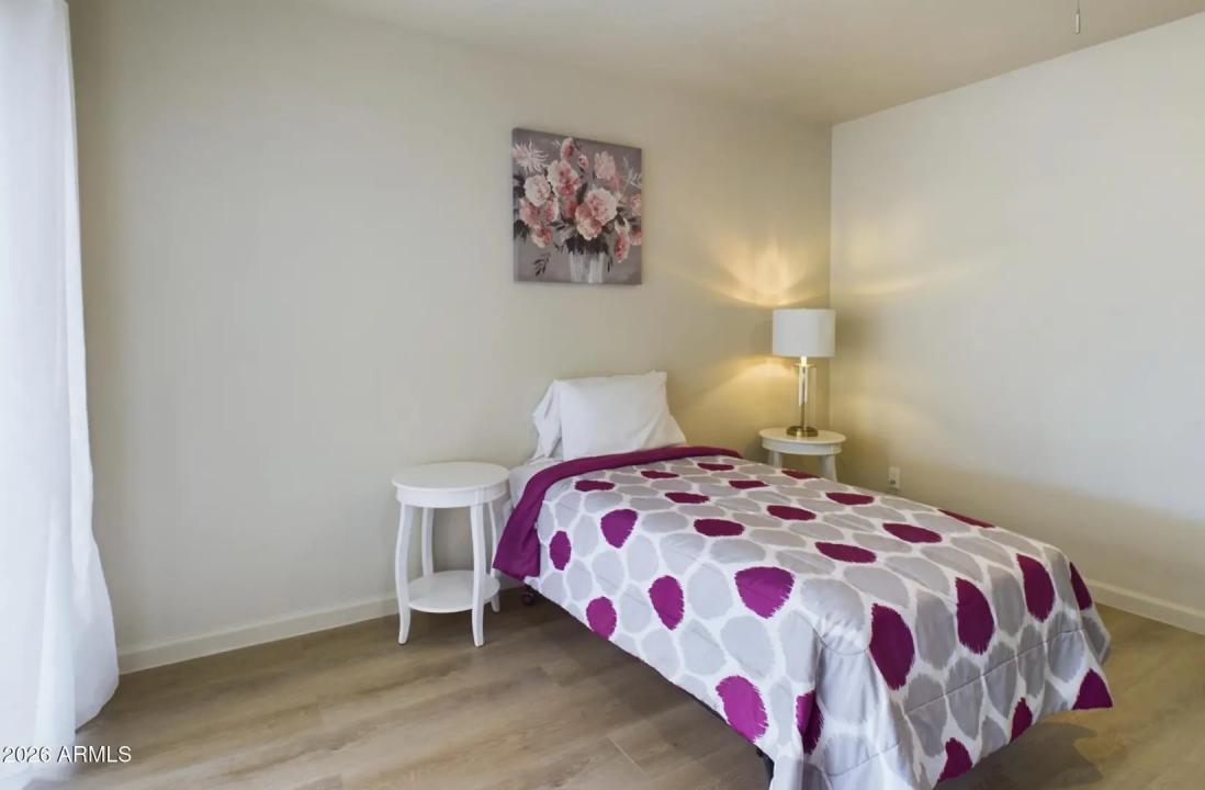Real Estate Picture 4