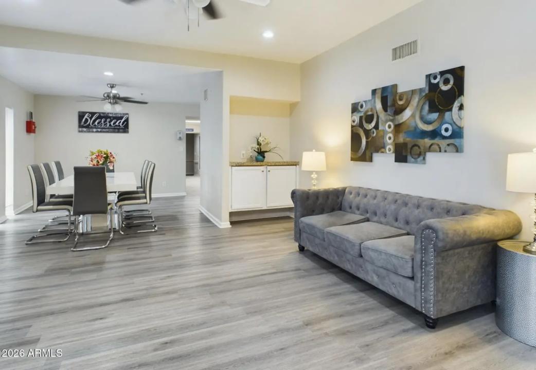 Real Estate Picture 5