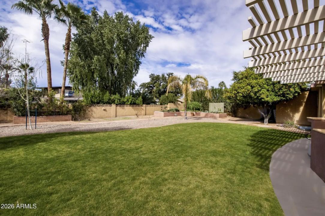 Real Estate Picture 6