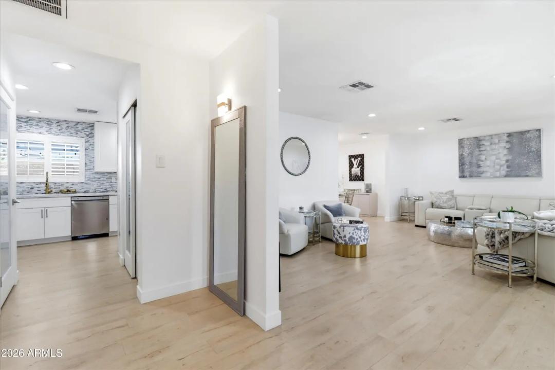 Real Estate Picture 6