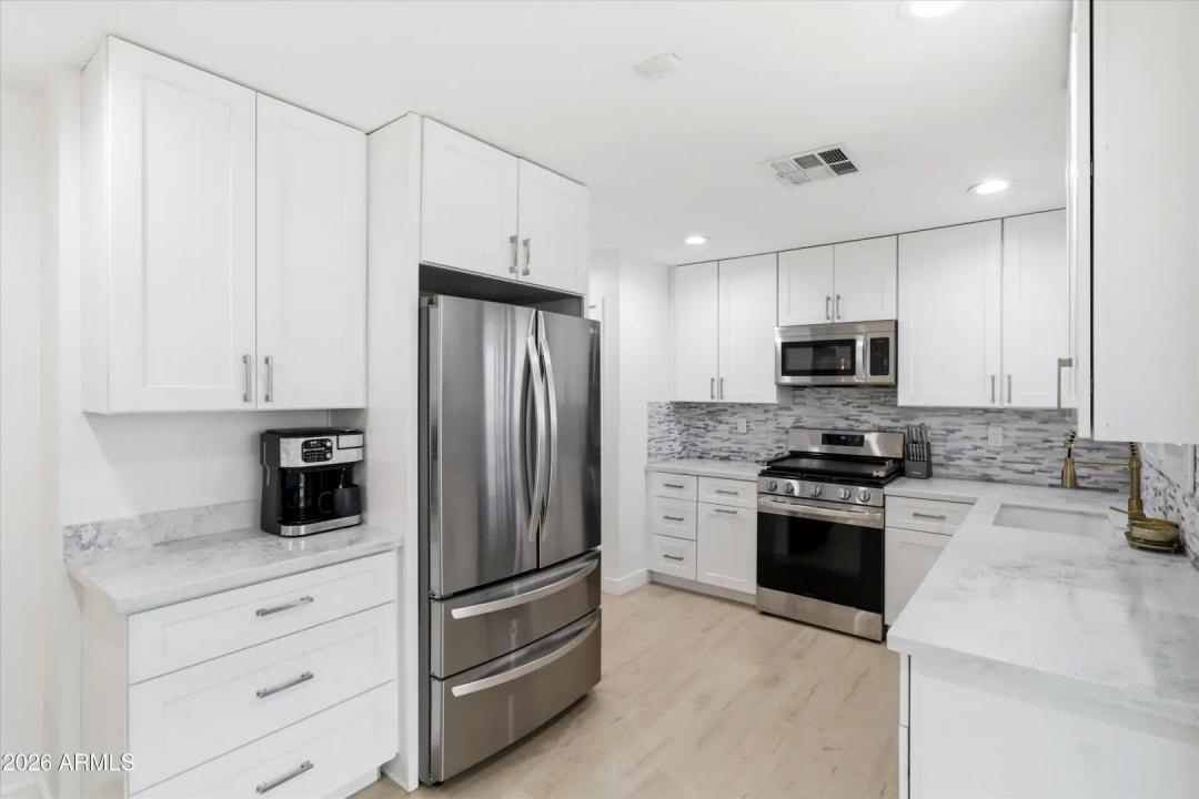 Real Estate Picture 9