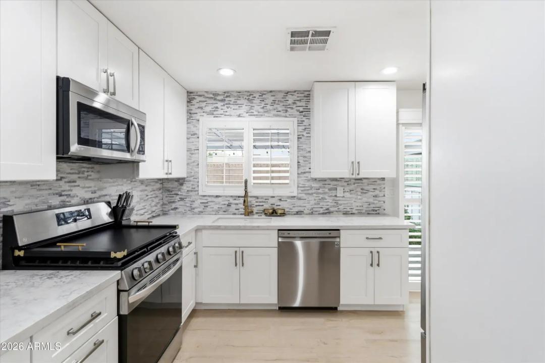 Real Estate Picture 8