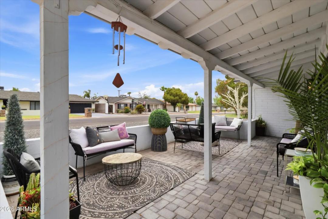 Real Estate Picture 3