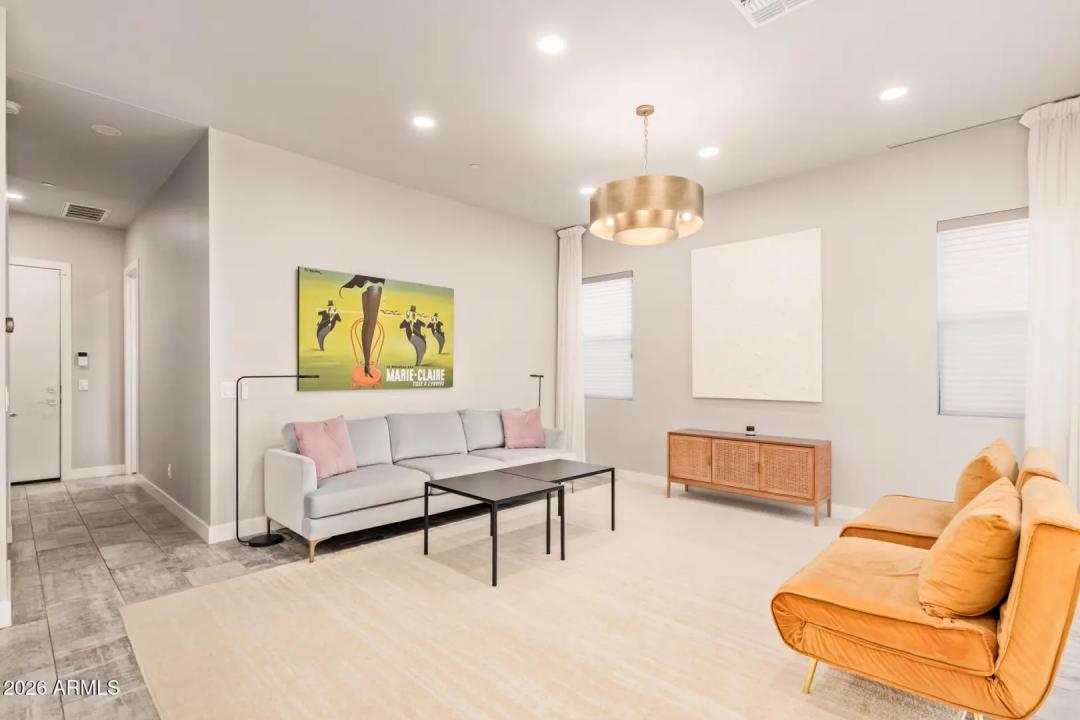 Real Estate Picture 4