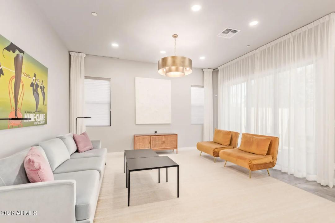 Real Estate Picture 5