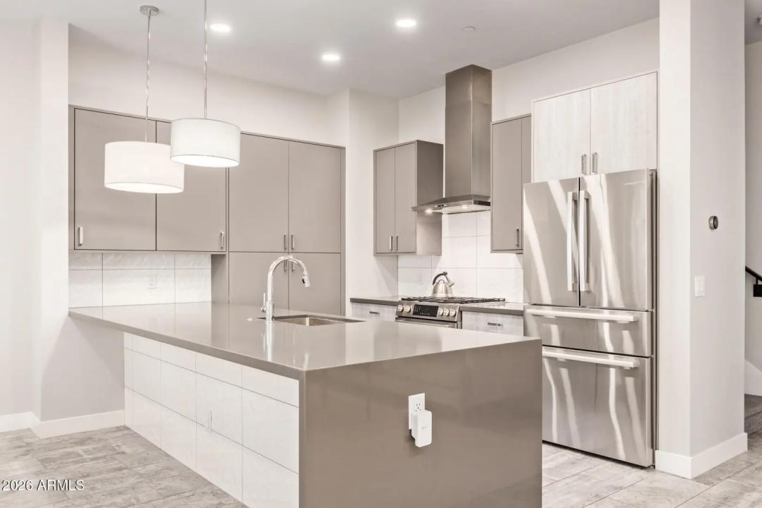 Real Estate Picture 10