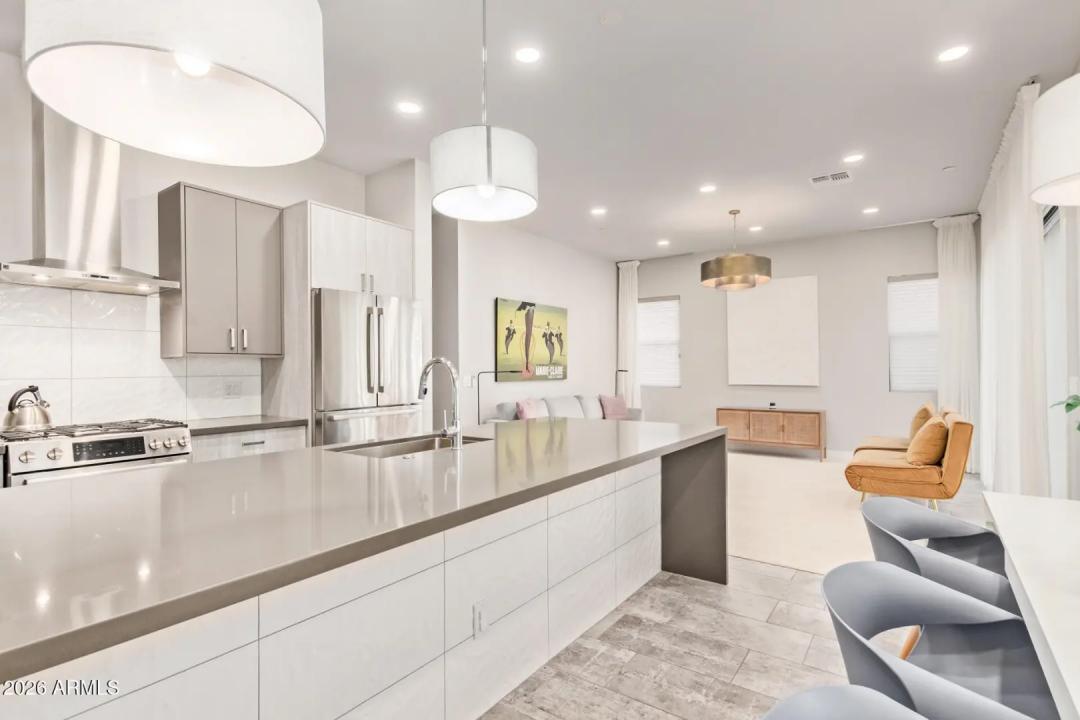 Real Estate Picture 11