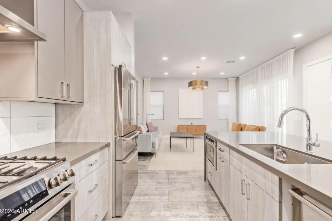 Real Estate Picture 12