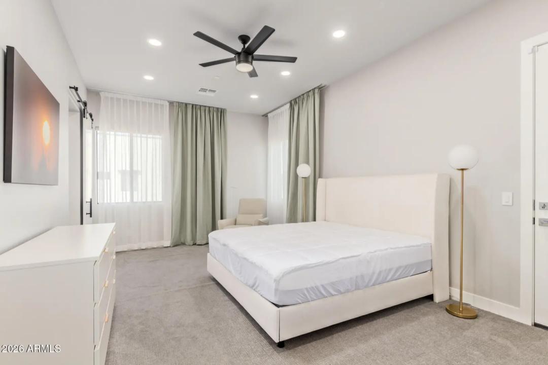 Real Estate Picture 13