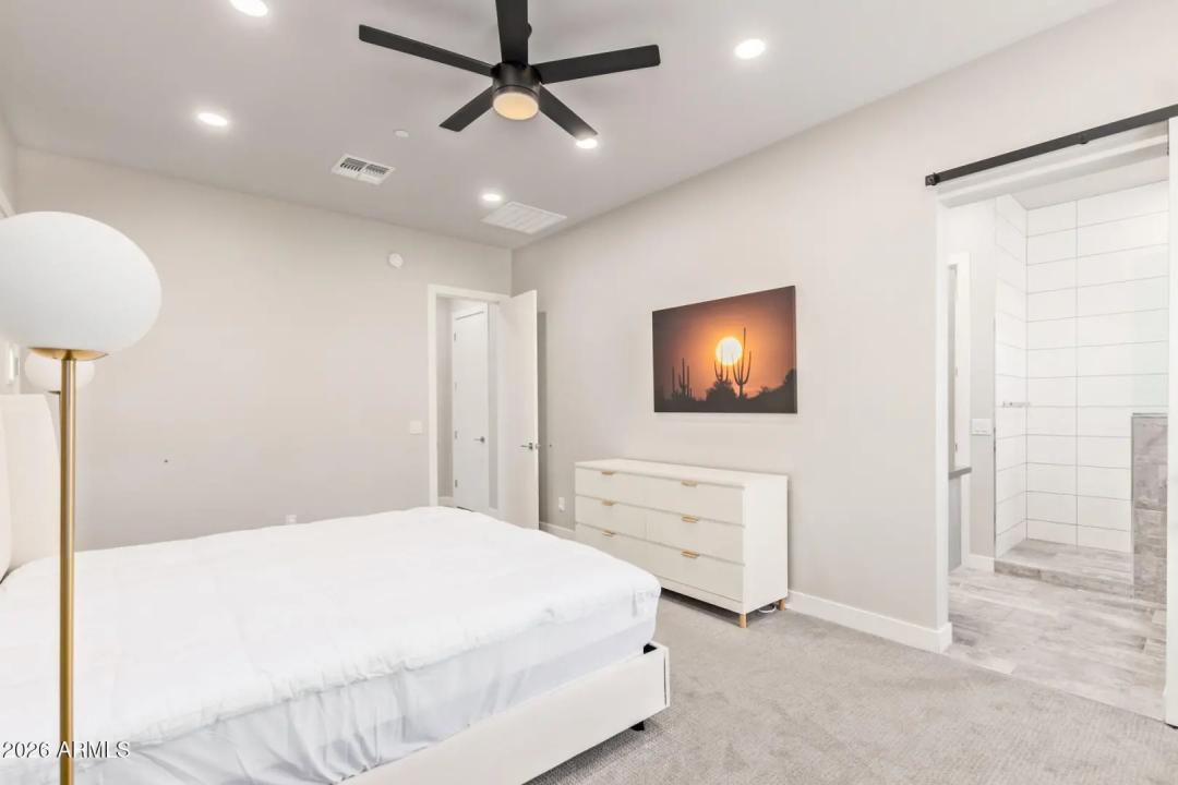 Real Estate Picture 14