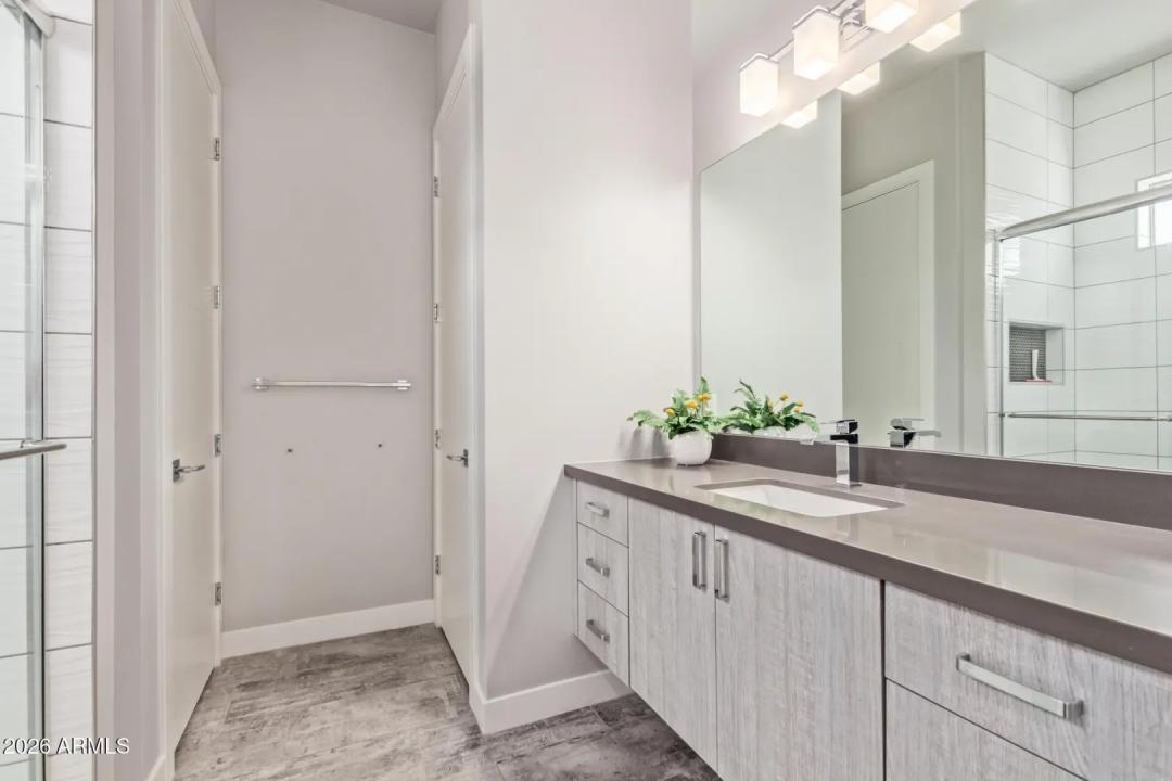 Real Estate Picture 23