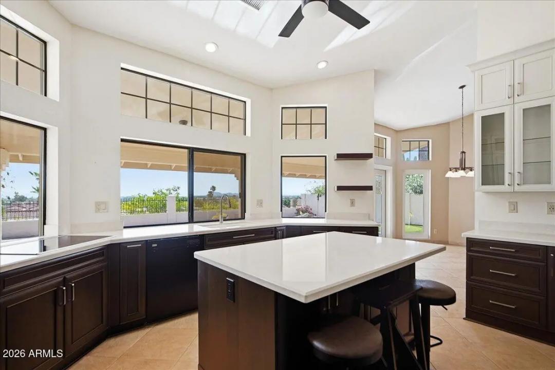 Real Estate Picture 14