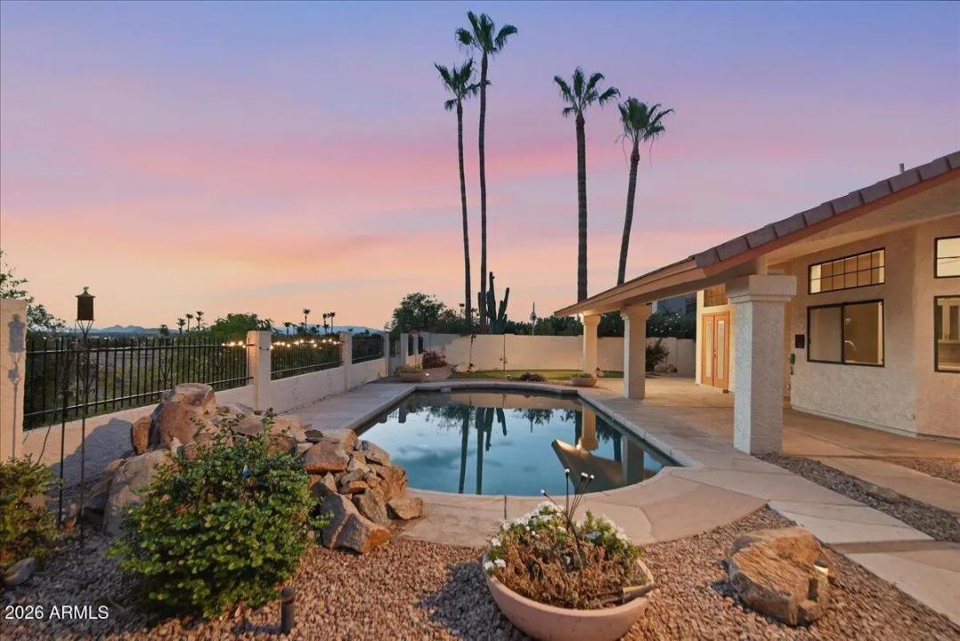 Real Estate Picture 3
