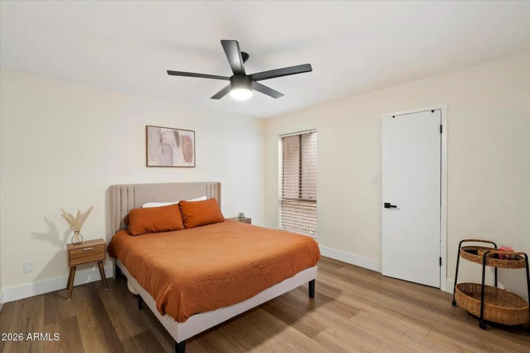 Real Estate Picture 11