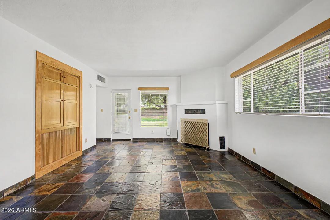 Real Estate Picture 5