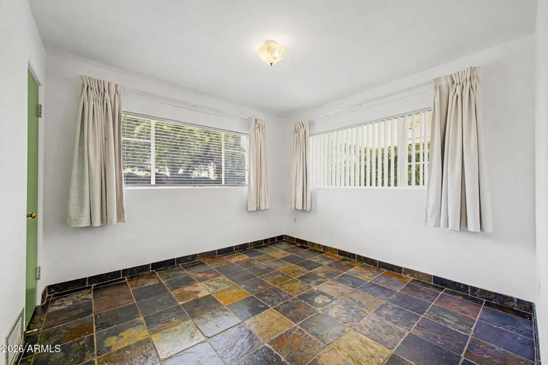 Real Estate Picture 7