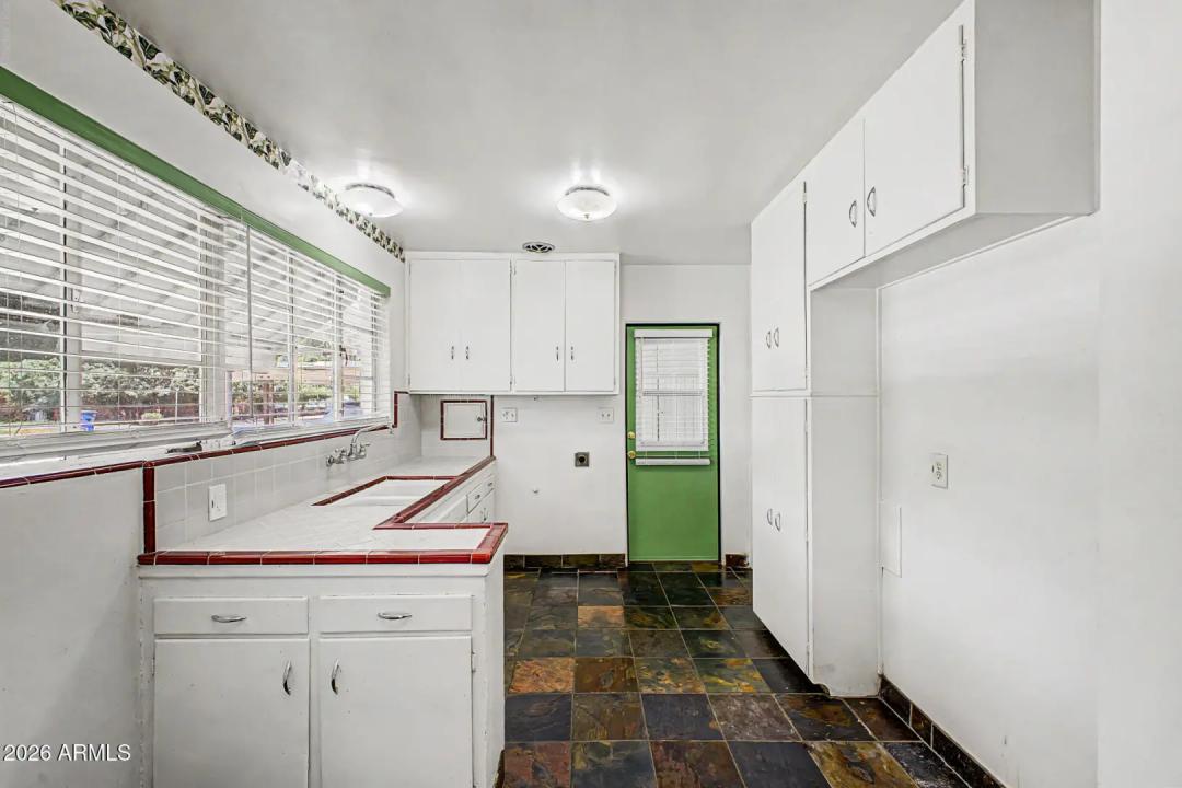 Real Estate Picture 8