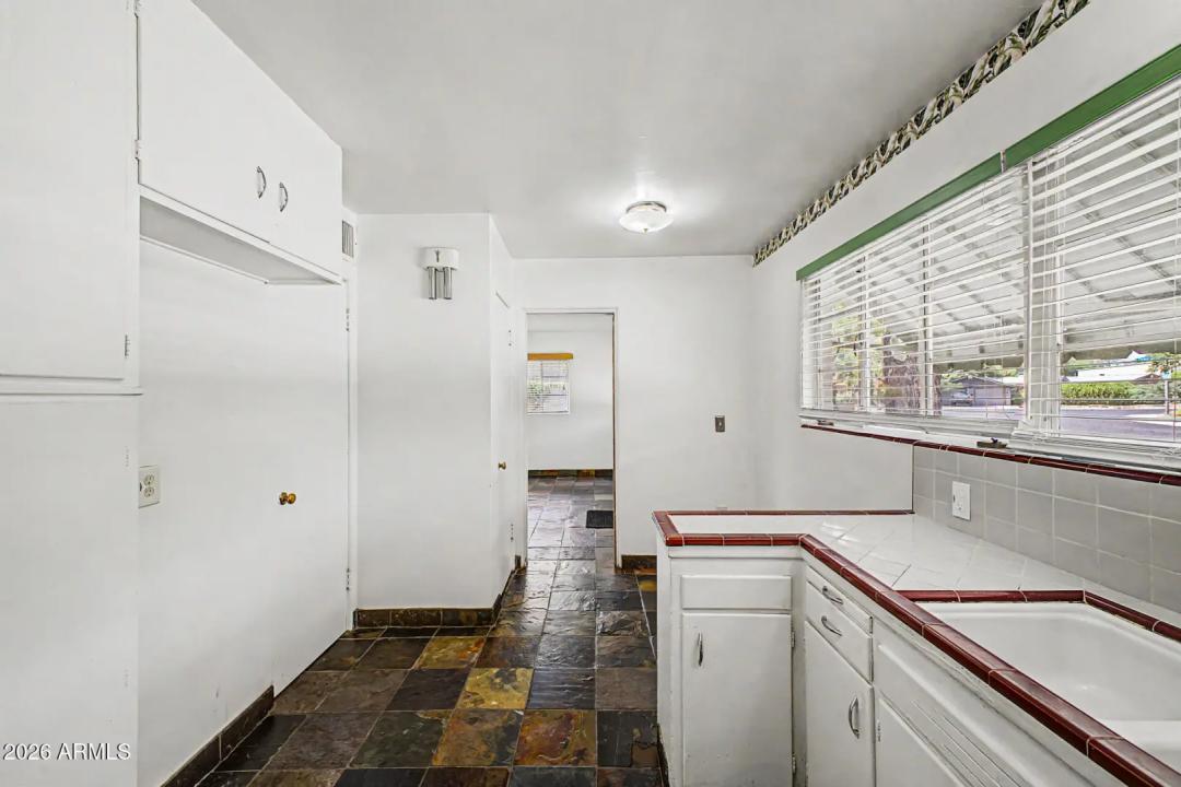 Real Estate Picture 10