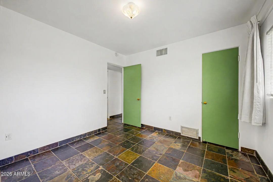 Real Estate Picture 11