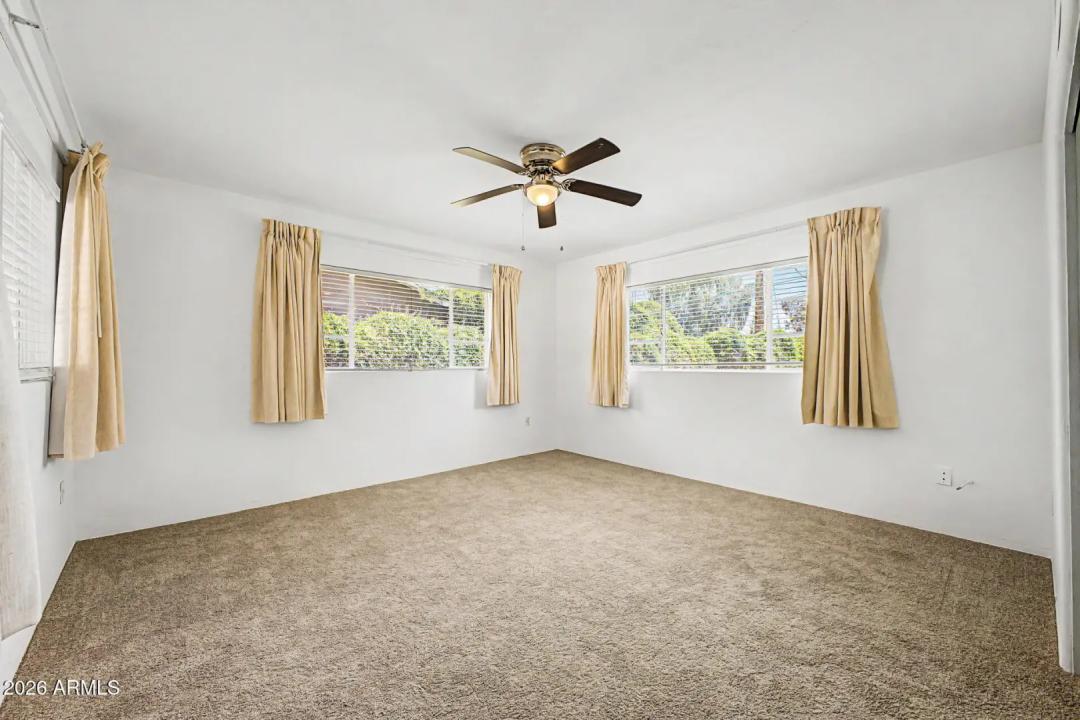 Real Estate Picture 12
