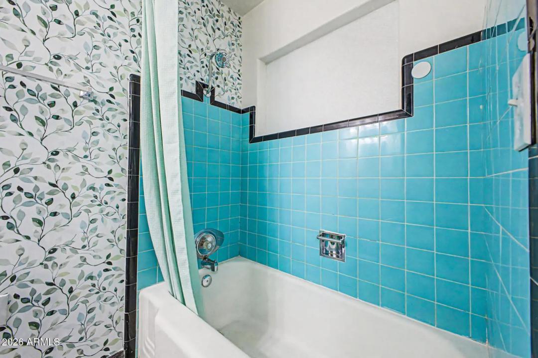 Real Estate Picture 16