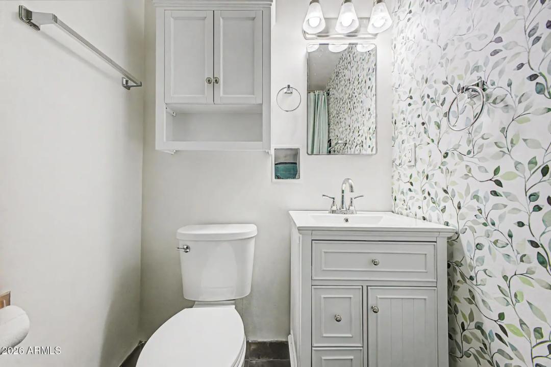 Real Estate Picture 17