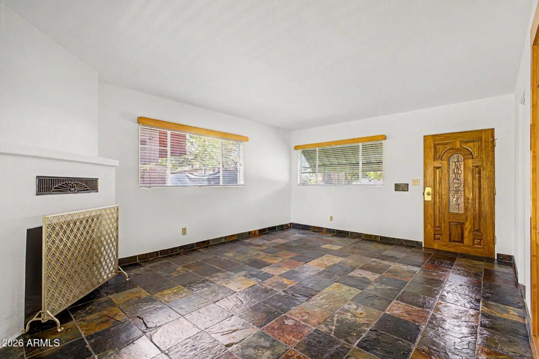 Real Estate Picture 3
