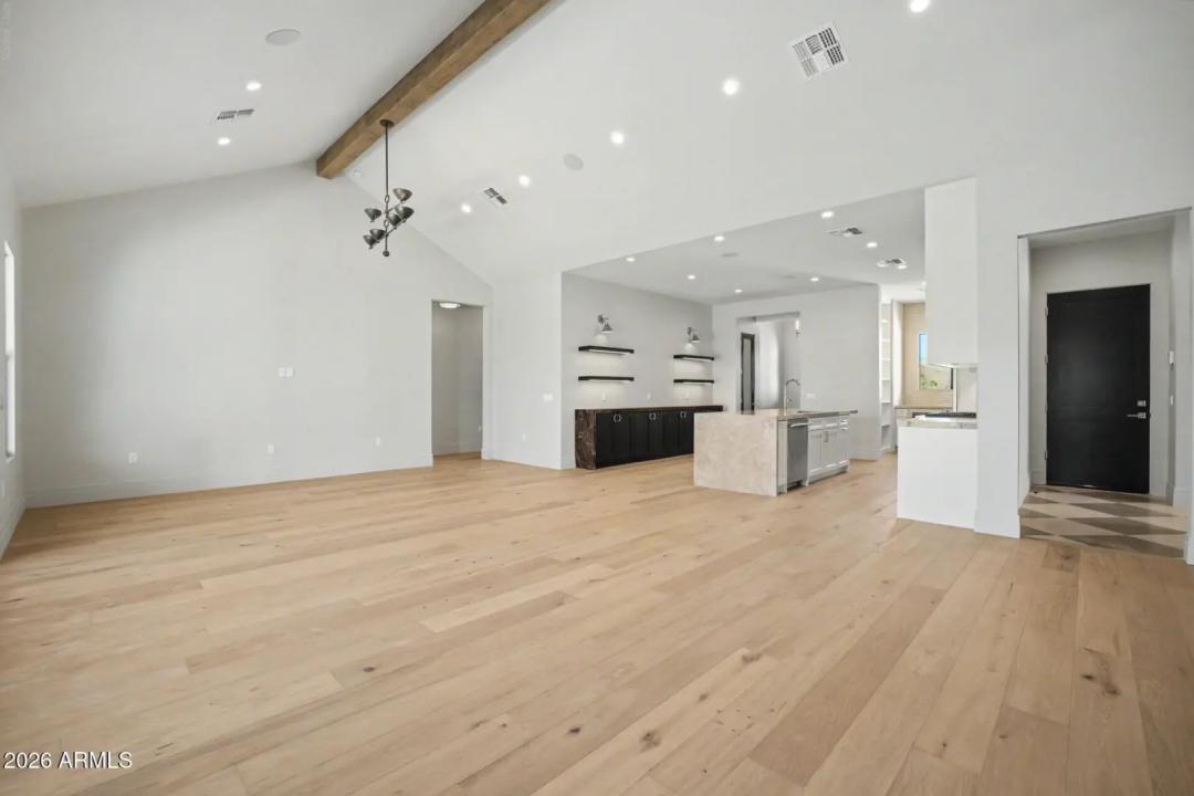 Real Estate Picture 9