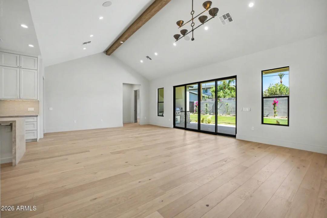 Real Estate Picture 11