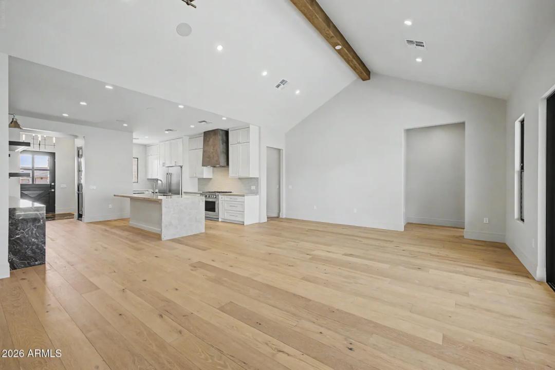 Real Estate Picture 12