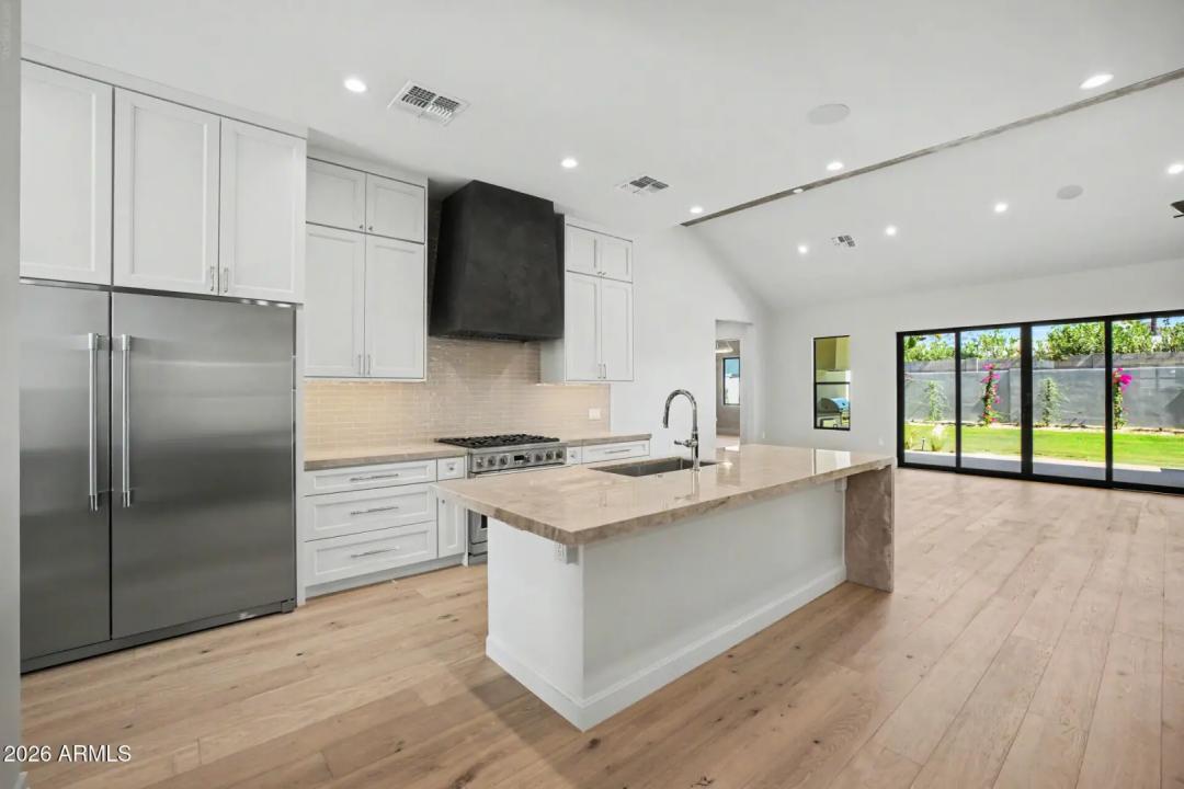Real Estate Picture 13