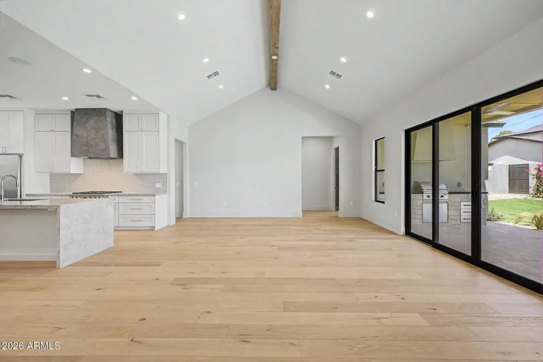 Real Estate Picture 14