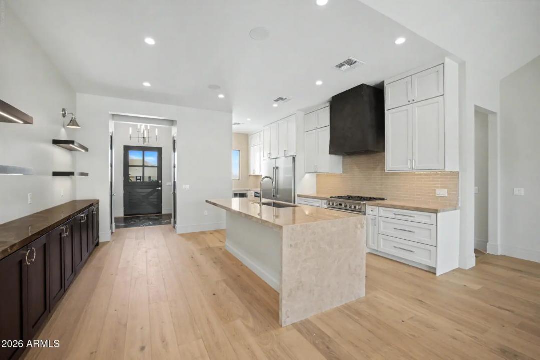 Real Estate Picture 26