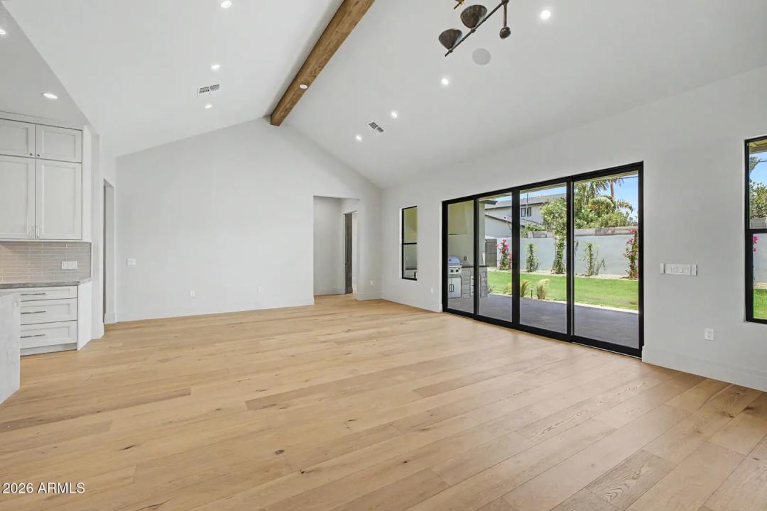 Real Estate Picture 17