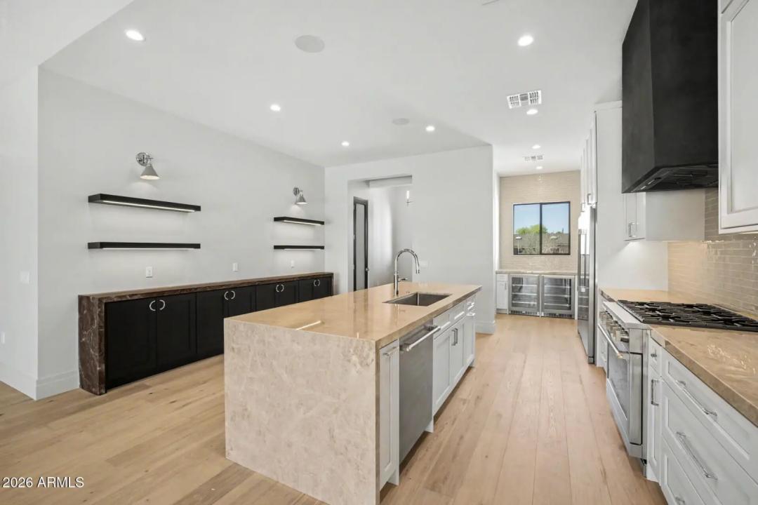 Real Estate Picture 24