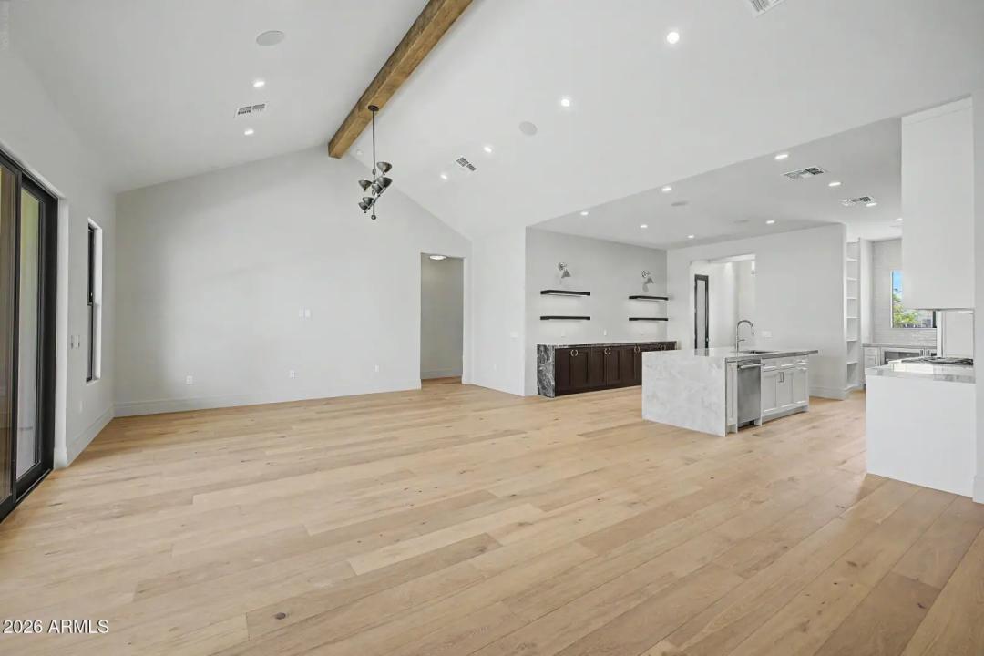 Real Estate Picture 15