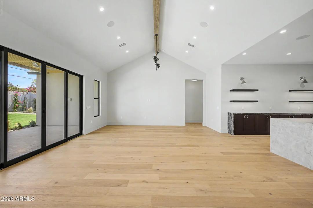 Real Estate Picture 16