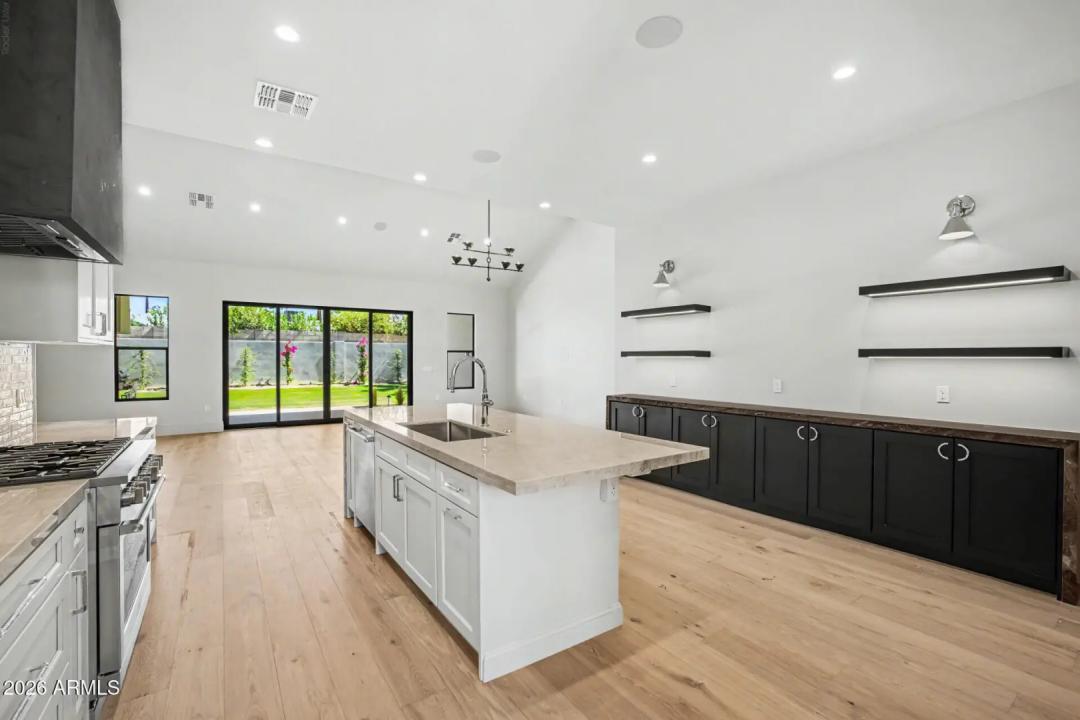 Real Estate Picture 25
