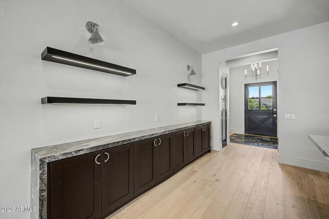 Real Estate Picture 32
