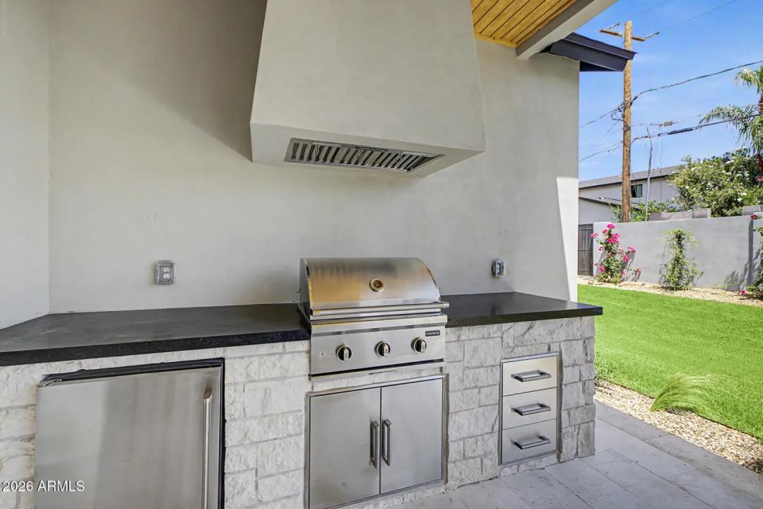 Real Estate Picture 22