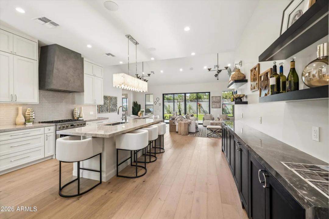 Real Estate Picture 8