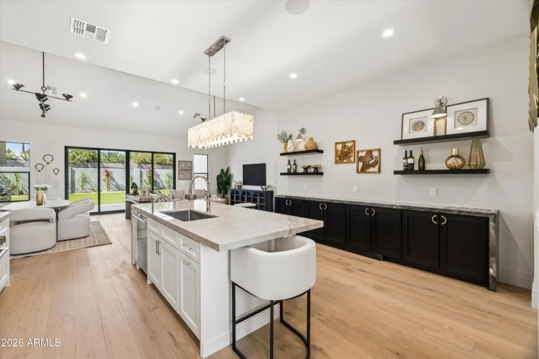 Real Estate Picture 9