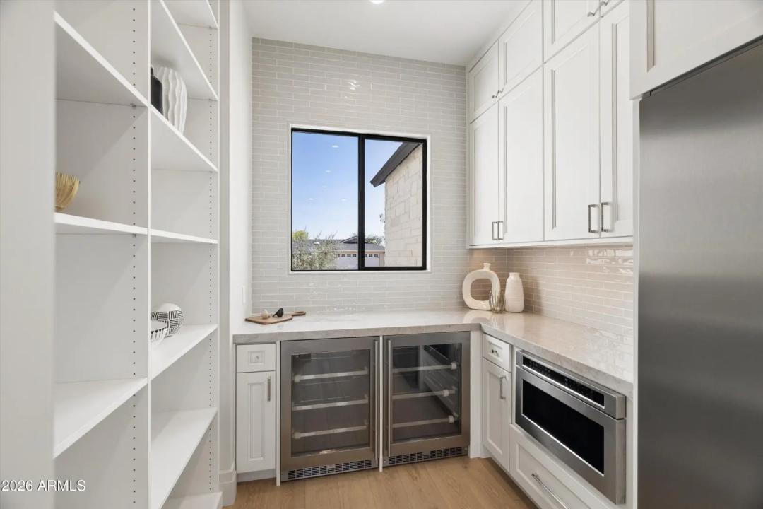 Real Estate Picture 10
