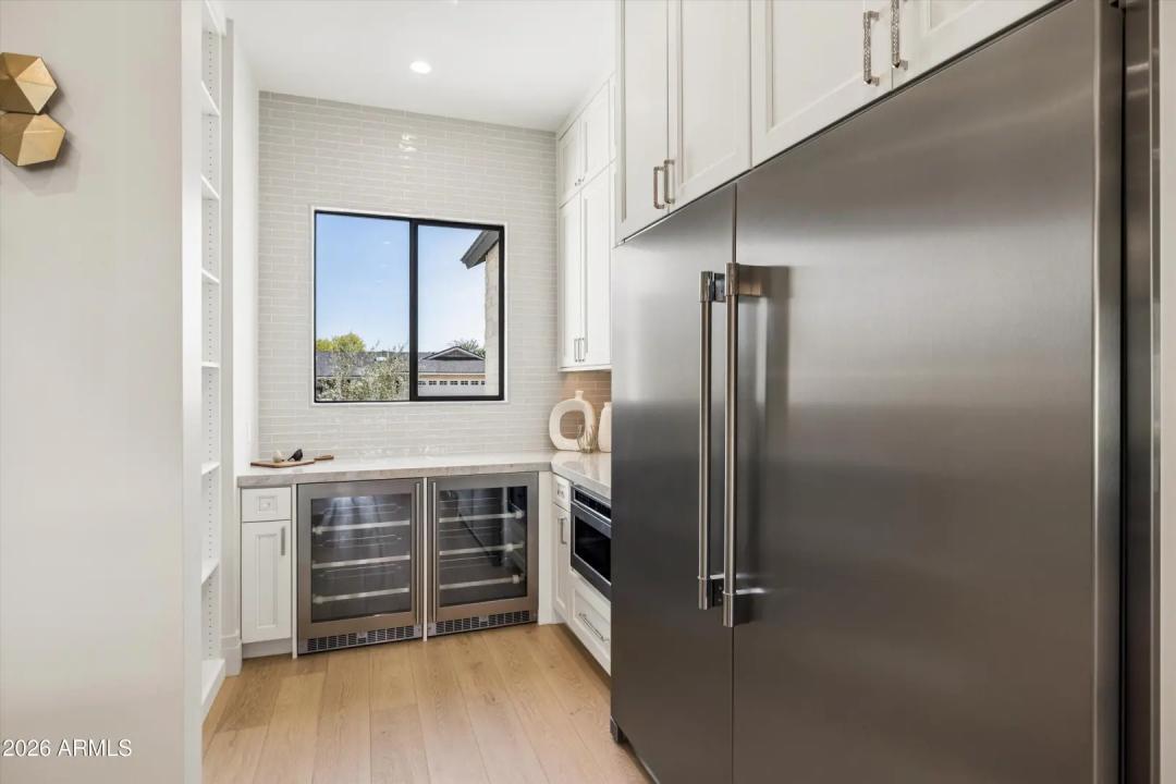 Real Estate Picture 11
