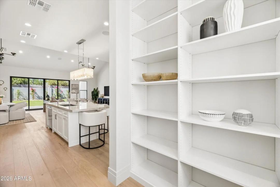Real Estate Picture 12