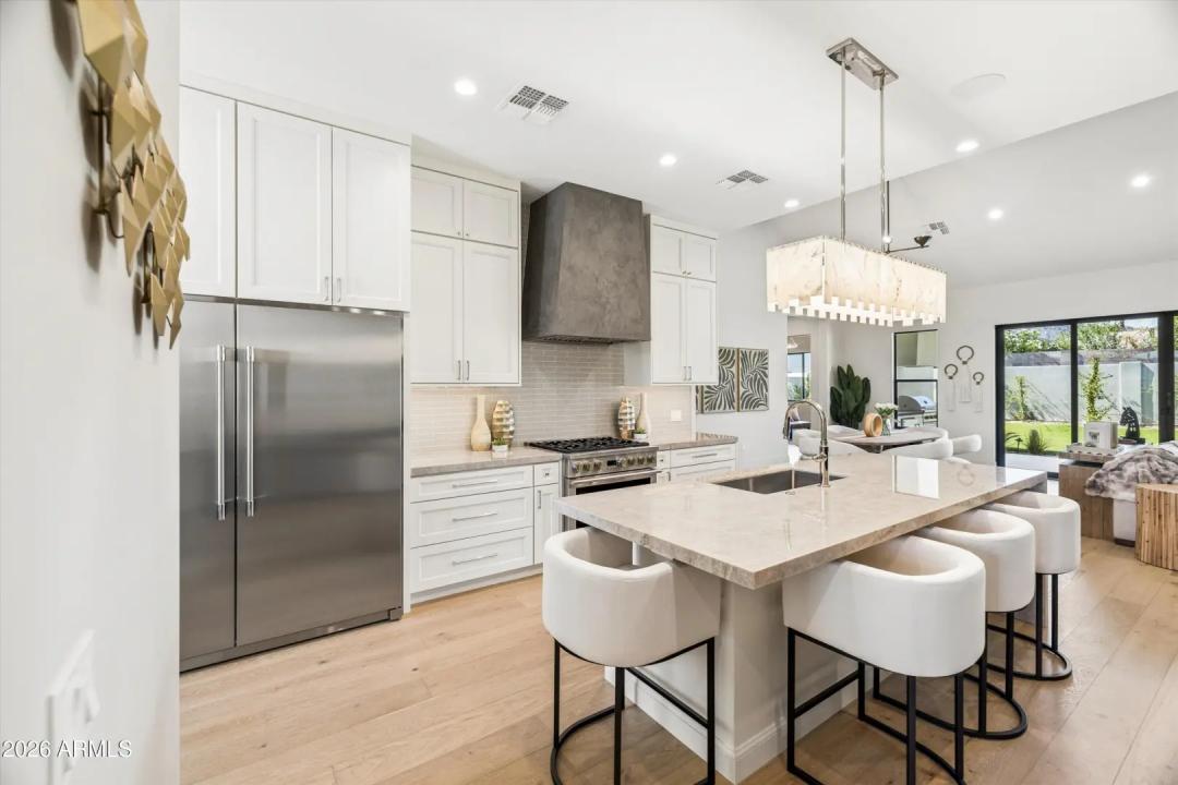 Real Estate Picture 14