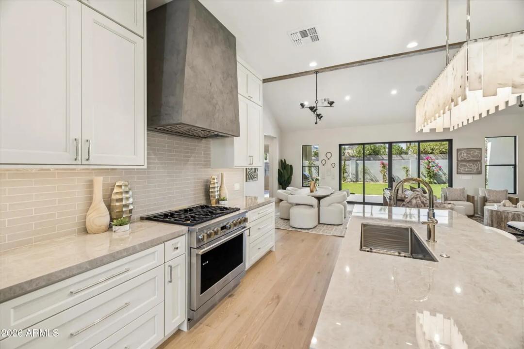 Real Estate Picture 16