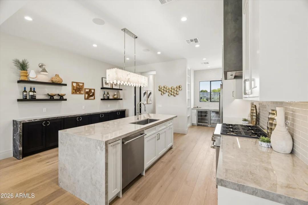 Real Estate Picture 17