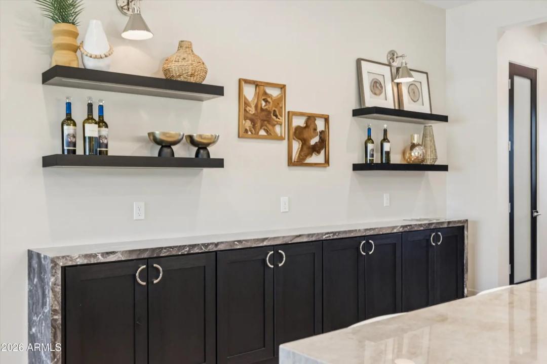 Real Estate Picture 18