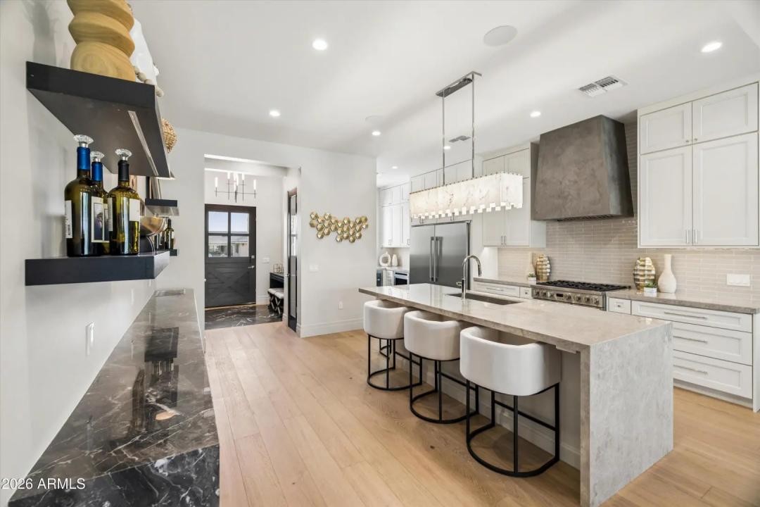Real Estate Picture 19